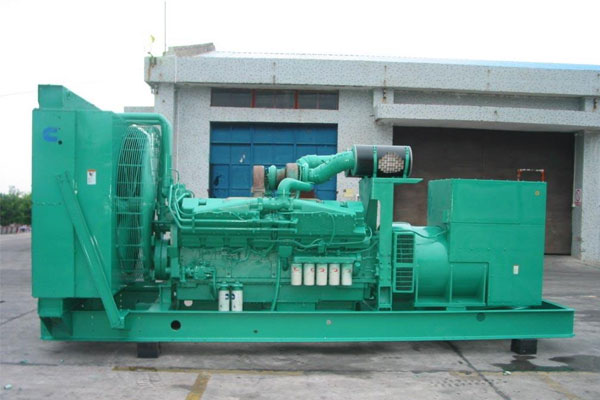 西峰工厂发电机应急发电时如何更准确地检查发电机状态？