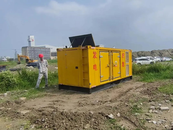 西峰200KW柴油发电机机组每小时的油耗量受哪些因素影响？